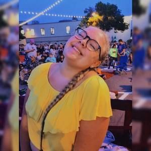 Meet your Posher, Emily